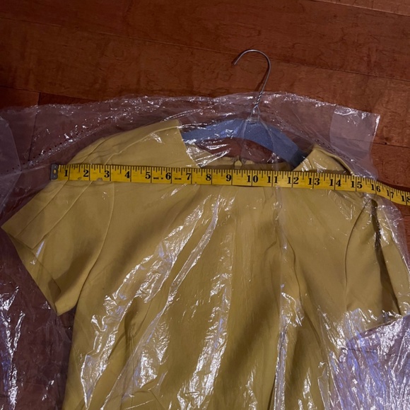 LIKE NEW: YELLOW DRESS - Picture 8 of 12